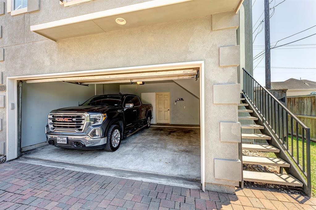 Sold 301 Grove Street, Houston, TX 77020 3 Beds / 2 Full Baths