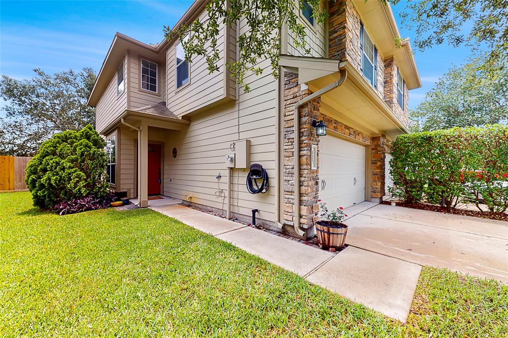 320 Brandy Ridge Lane, Dickinson, TX 77539