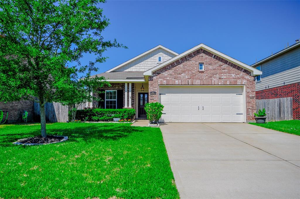 117 Rustic Colony Lane, Dickinson, TX 77539