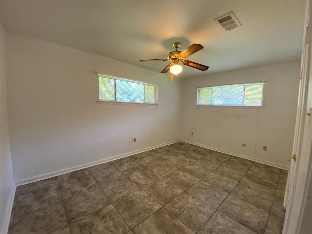 209 Roseland Drive, Baytown, TX 77520