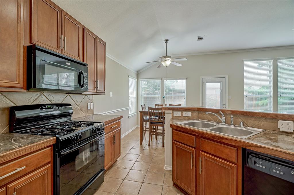 7110 Durango Creek Drive, Magnolia, TX 77354