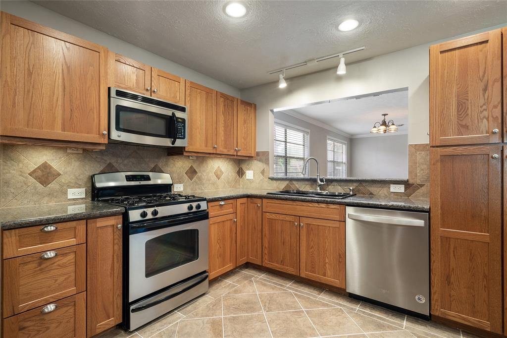 8527 Ridgepoint Drive, Houston, TX 77055