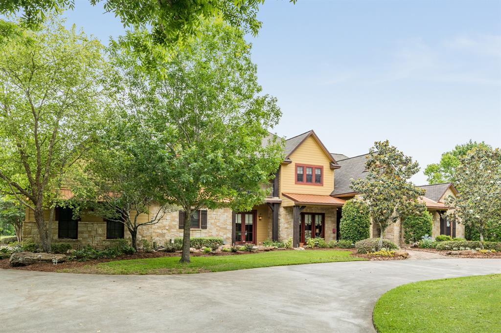 106 Rosewood Street, Lake Jackson, TX 77566