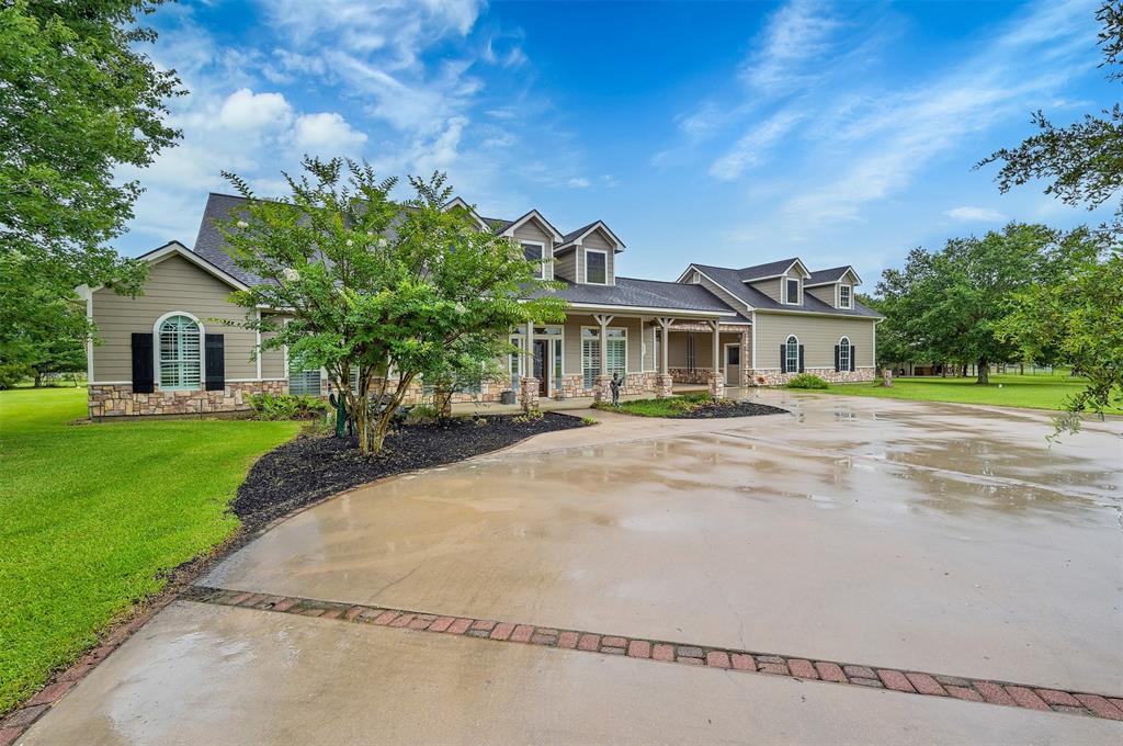 Country Homes/acreage For Sale 8 Rooms 3 Bedrooms 3 Bathrooms