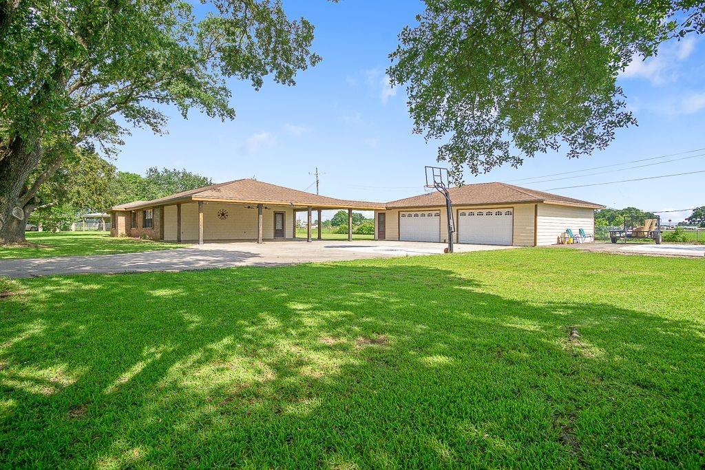 213 N Lake Drive, Winnie, TX 77665