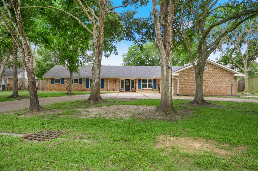 3933 Rau Drive, Dickinson, TX 77539