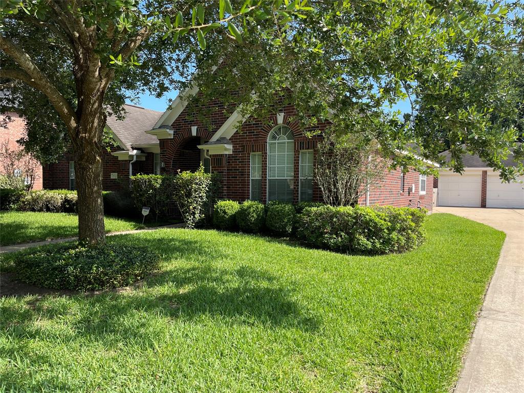 2870 Wimbledon Lane, Friendswood, TX 77546
