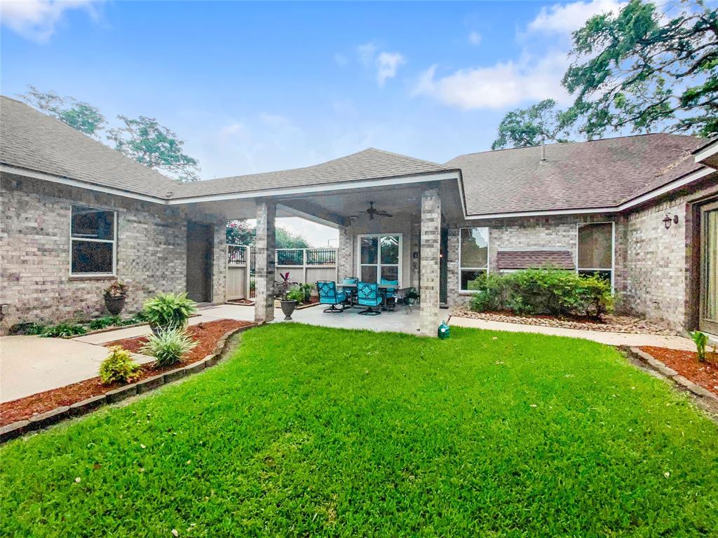 1117 Oak Park Drive, Angleton, TX 77515
