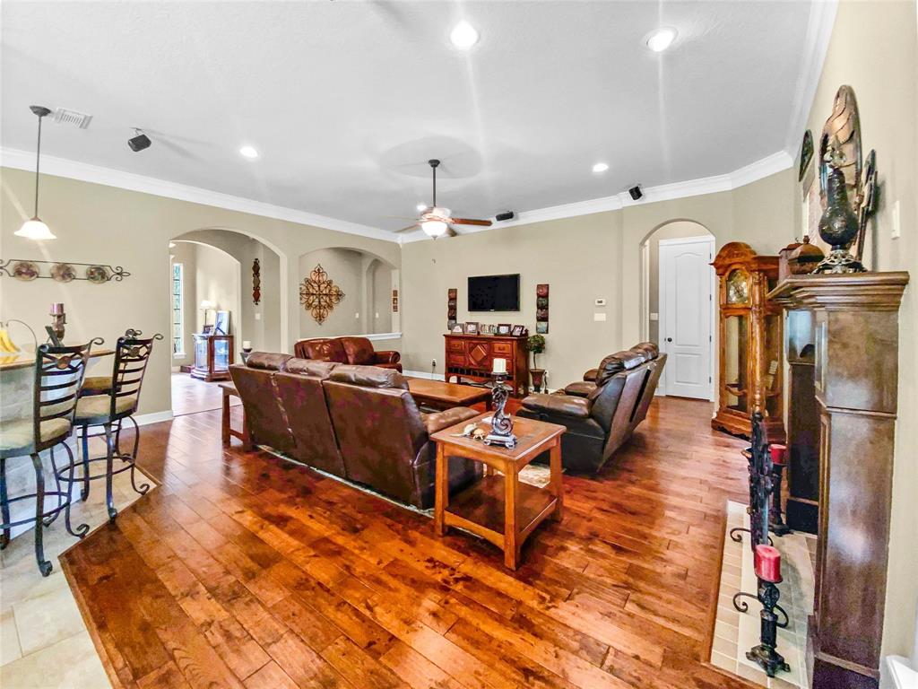 1117 Oak Park Drive, Angleton, TX 77515