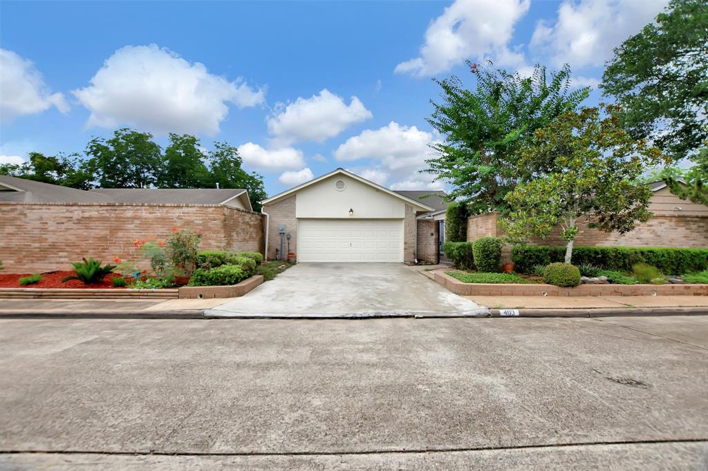 Homes for sale 403 Towne CT, Alvin, TX 77511 MLS51500759 Joe...