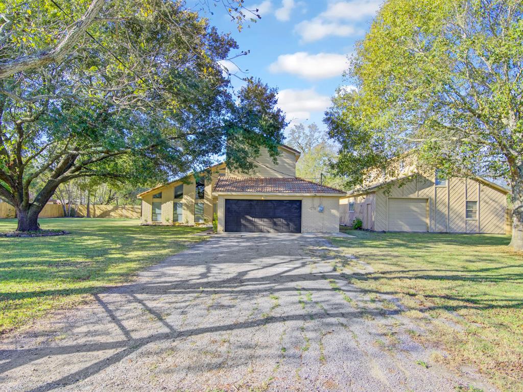 4004 County Road 833, Alvin, TX 77511