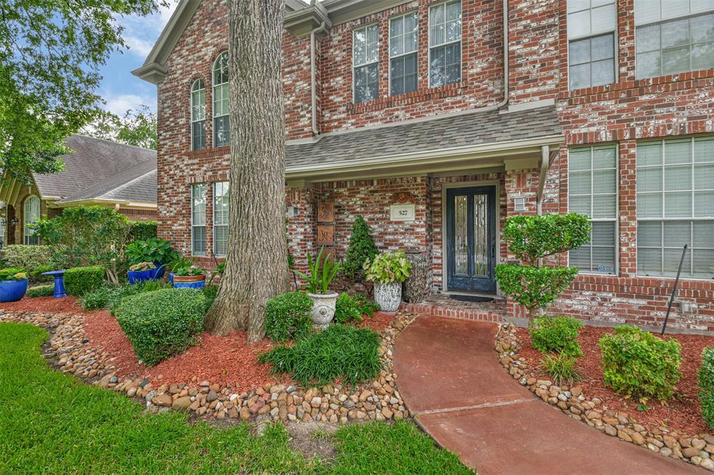 527 W North Hill Drive, Spring, TX 77388