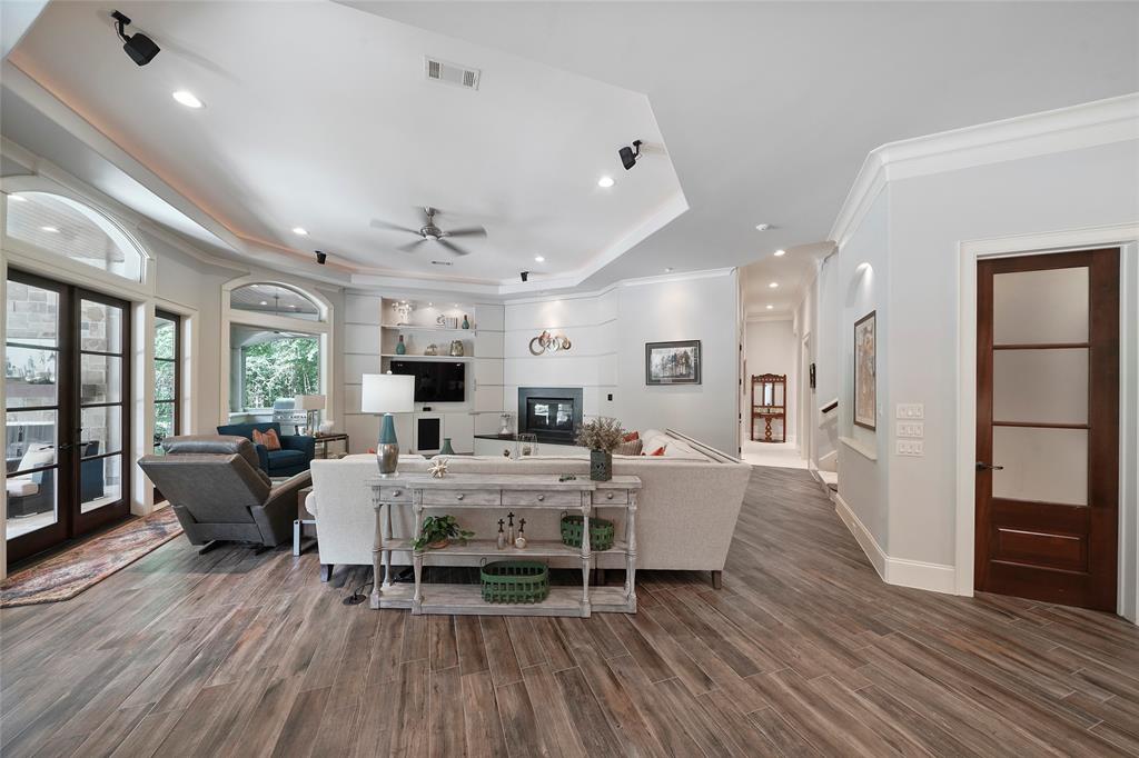 62 N Gary Glen Circle, The Woodlands, TX 77382