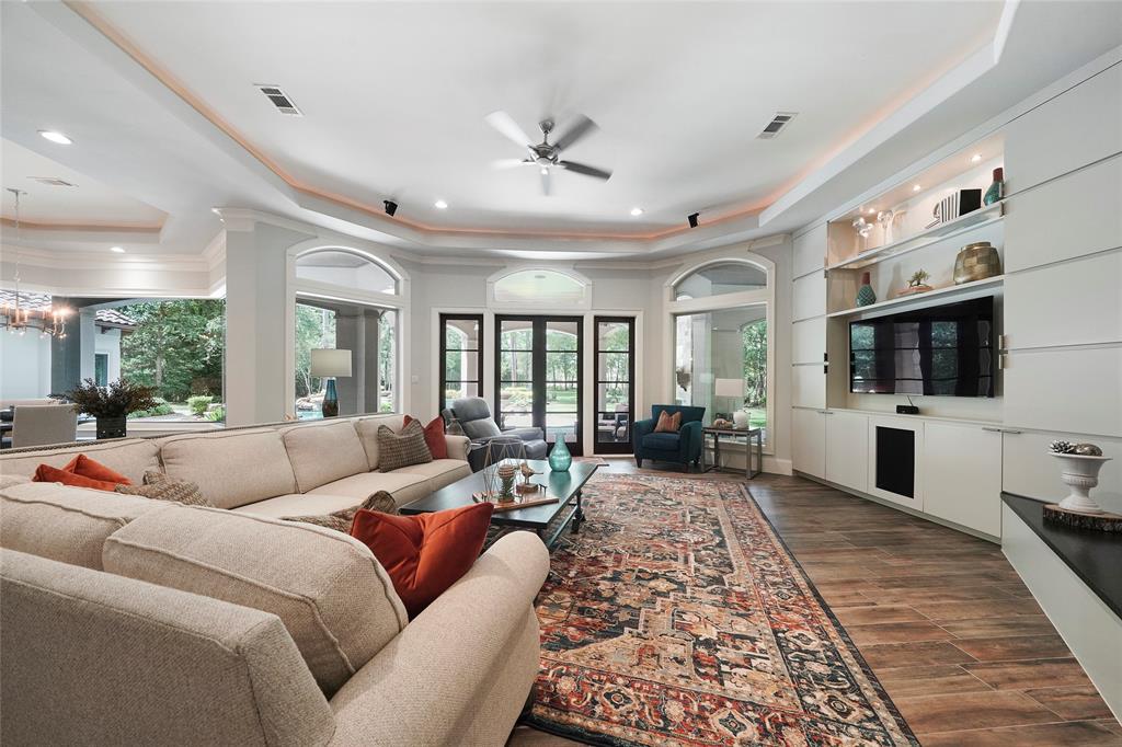 62 N Gary Glen Circle, The Woodlands, TX 77382