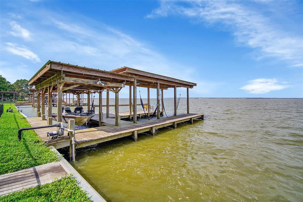 530 Lakeview Harbor, Onalaska, TX 77360