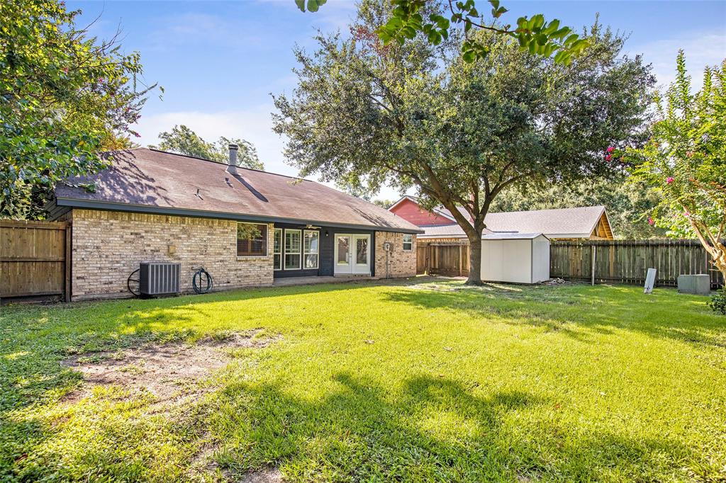 307 Enfield Drive, Highlands, TX 77562