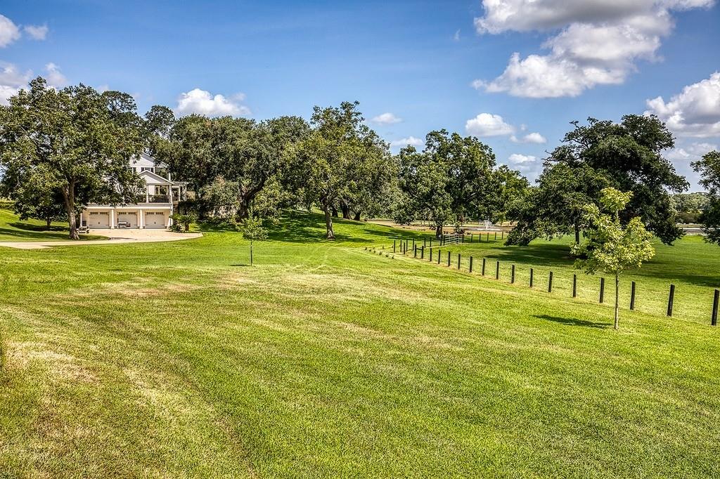 1669 County Road 101, Columbus, TX 78934
