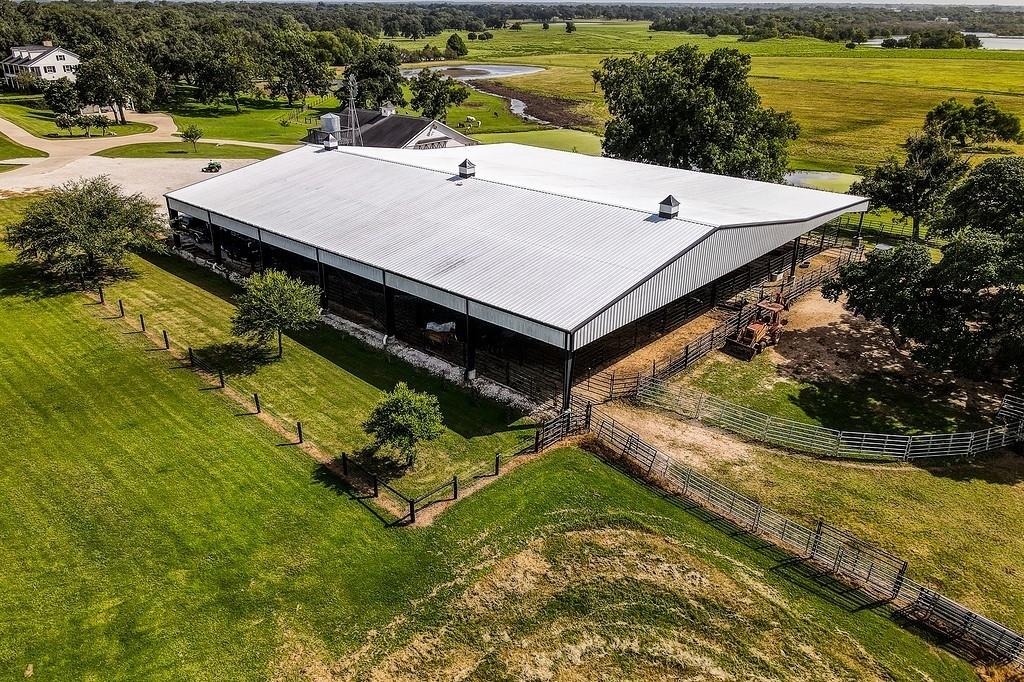 1669 County Road 101, Columbus, TX 78934