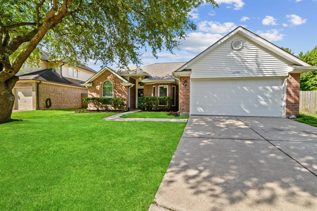 16046 Cedar Gully Drive, Friendswood, TX 77546