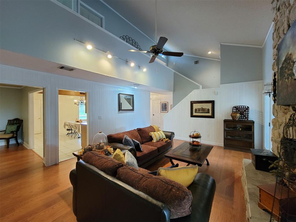 1512 Bell Oaks Drive, Bellville TX 77418