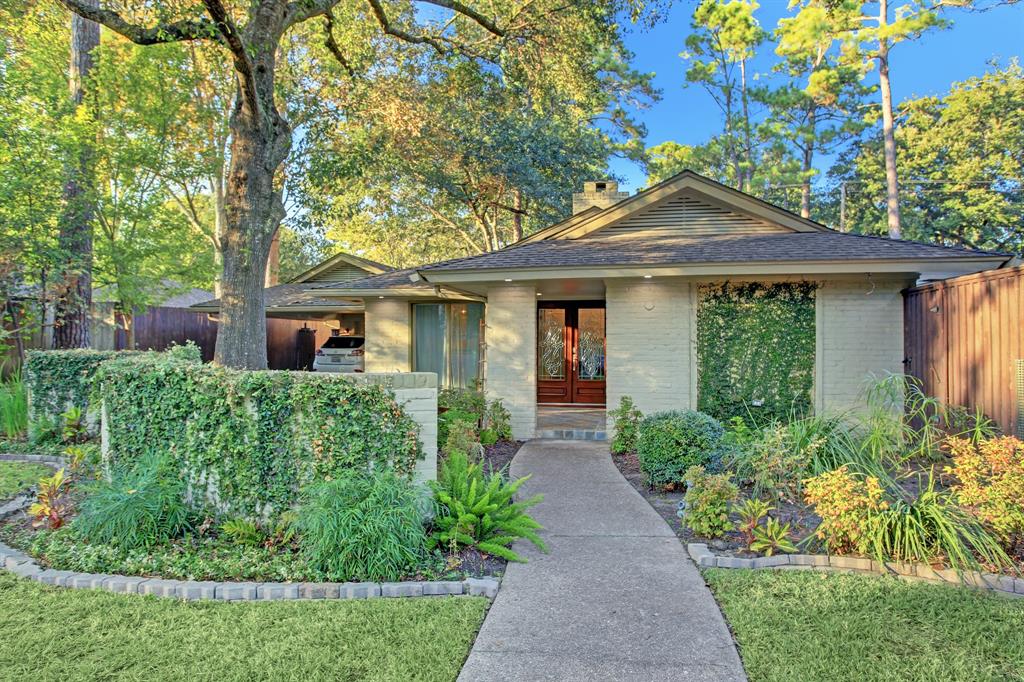 For Sale 10118 Holly Springs, Houston, TX 77042 4 Beds / 3 Full