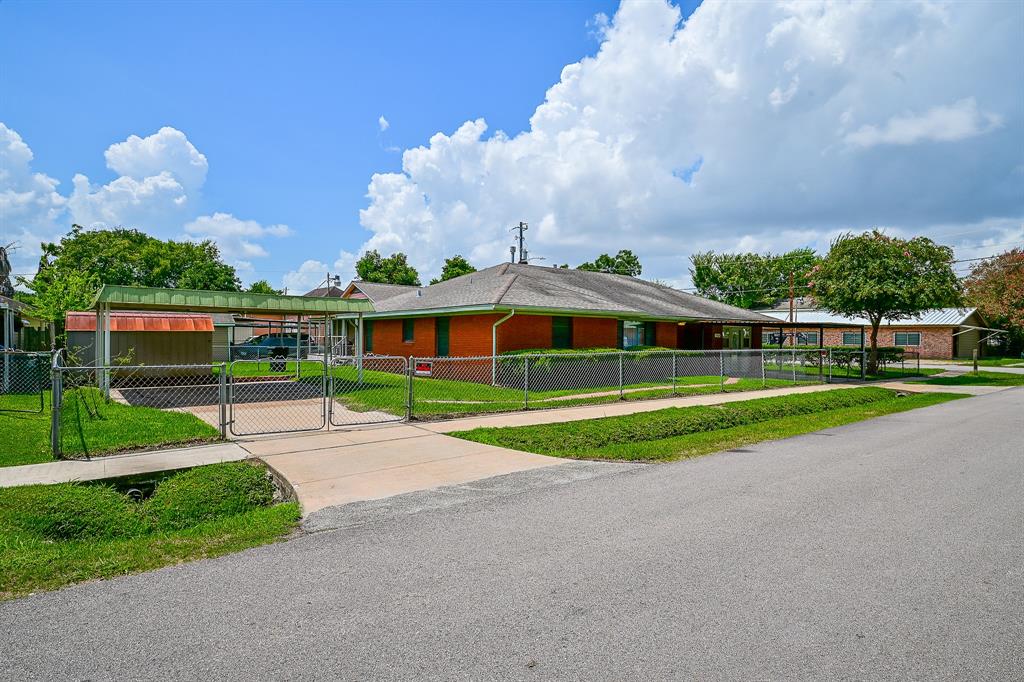 7402 Brownsville Street, Houston TX 77020