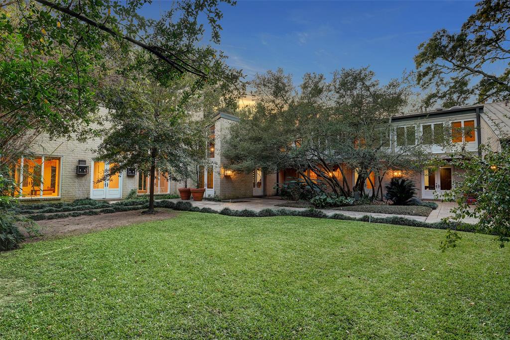 8 E Rivercrest Drive, Houston, TX 77042