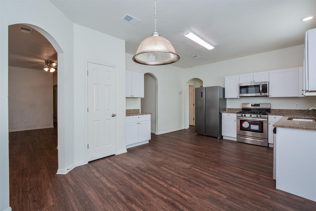 32015 Decker Oaks Drive, Pinehurst, TX 77362