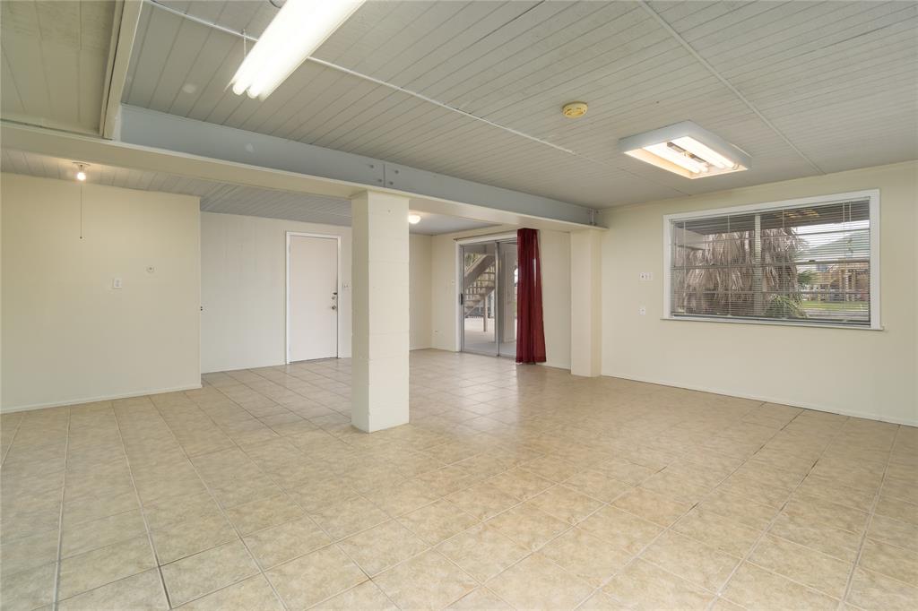 13 N Skimmer Street, Omega Bay TX 77568