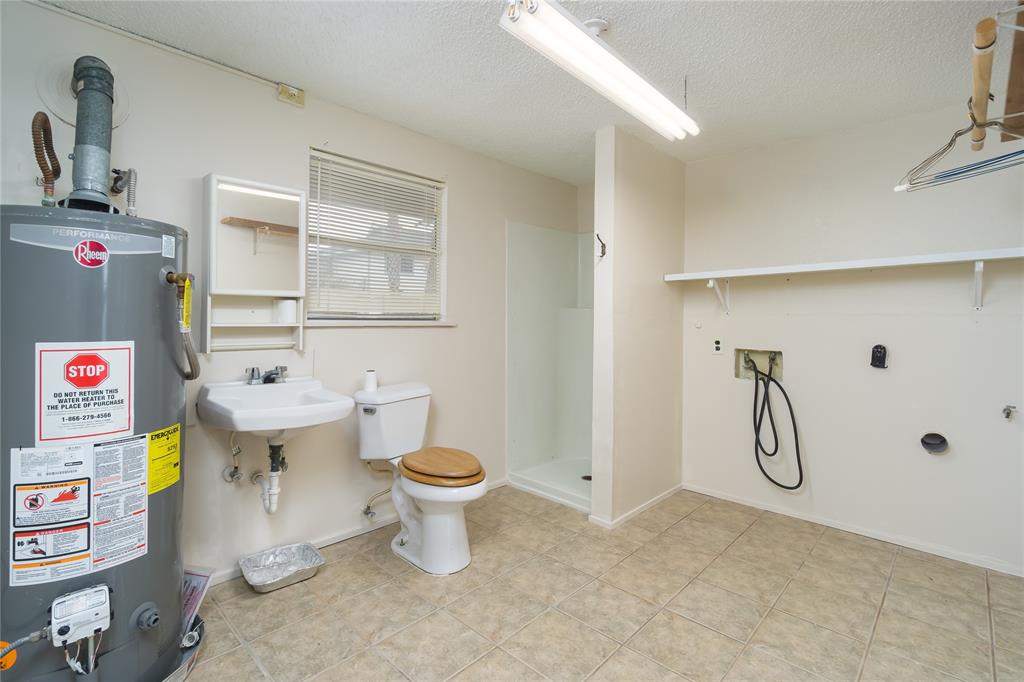 13 N Skimmer Street, Omega Bay TX 77568