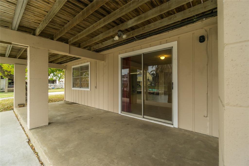 13 N Skimmer Street, Omega Bay TX 77568