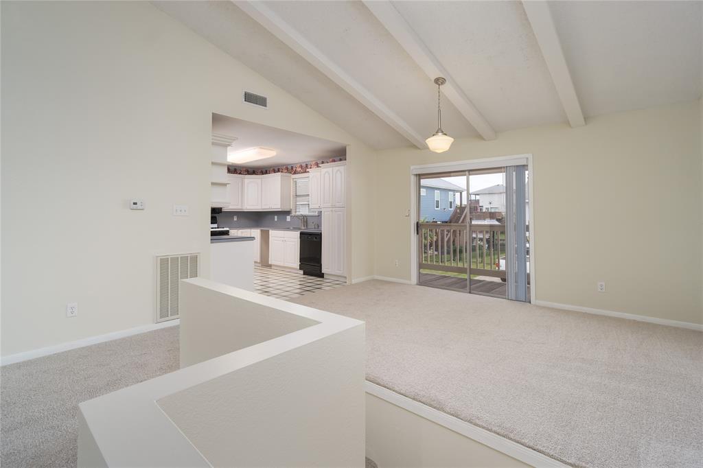 13 N Skimmer Street, Omega Bay TX 77568