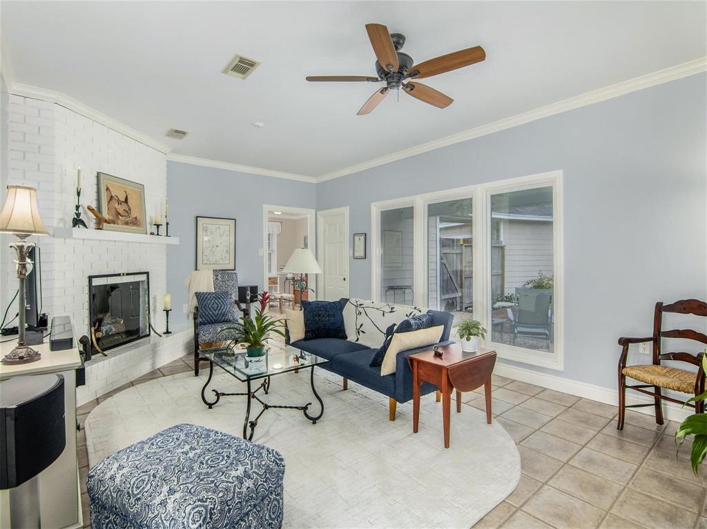 4 E Dansby Drive, Galveston, TX 77551