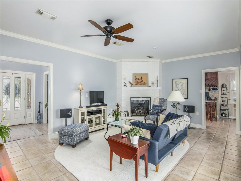 4 E Dansby Drive, Galveston, TX 77551