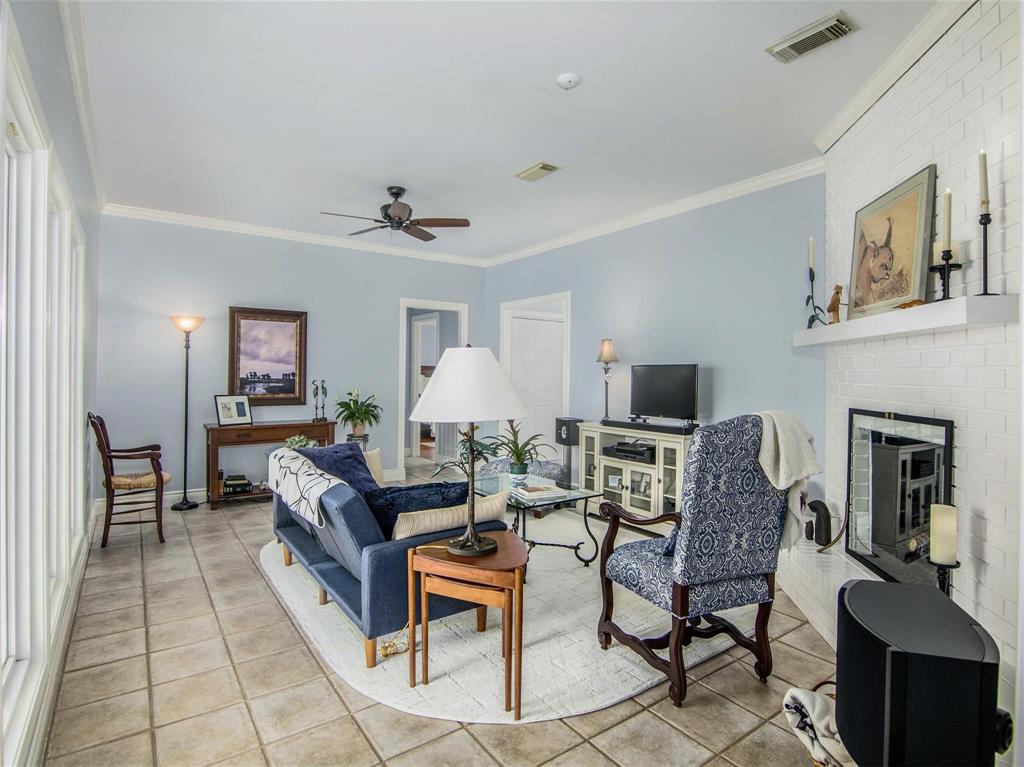 4 E Dansby Drive, Galveston, TX 77551