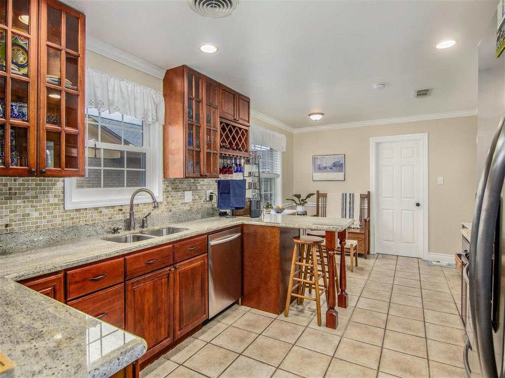 4 E Dansby Drive, Galveston, TX 77551