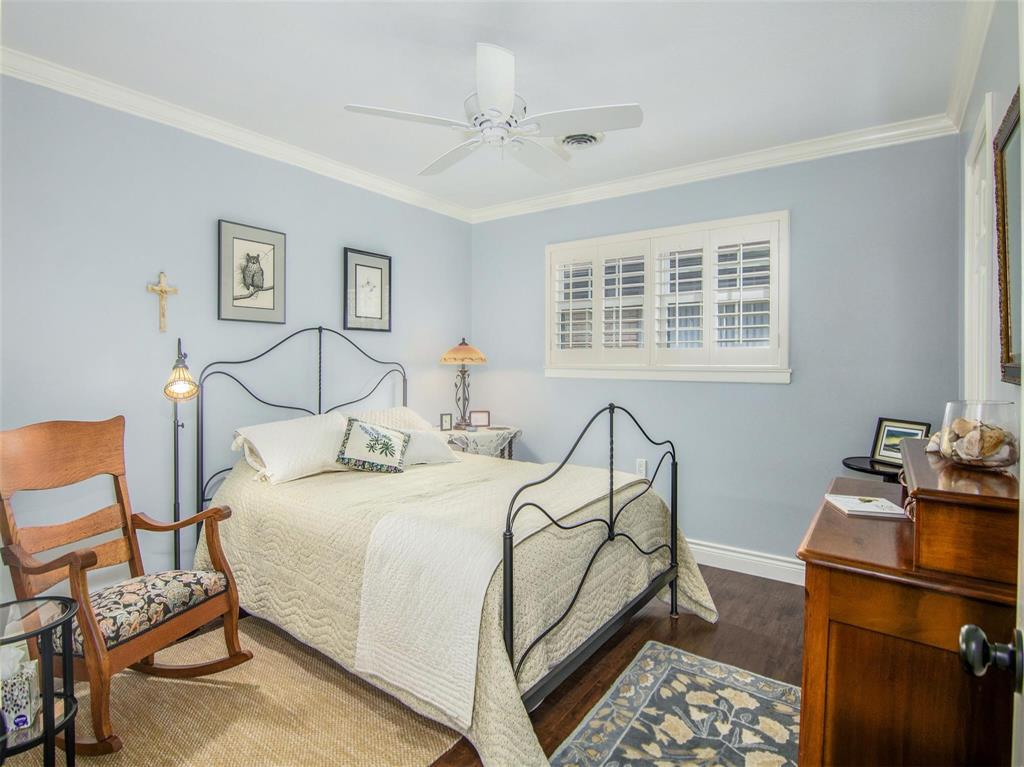 4 E Dansby Drive, Galveston, TX 77551