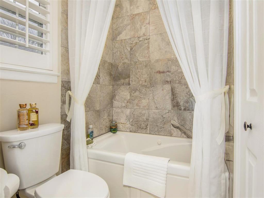 4 E Dansby Drive, Galveston, TX 77551