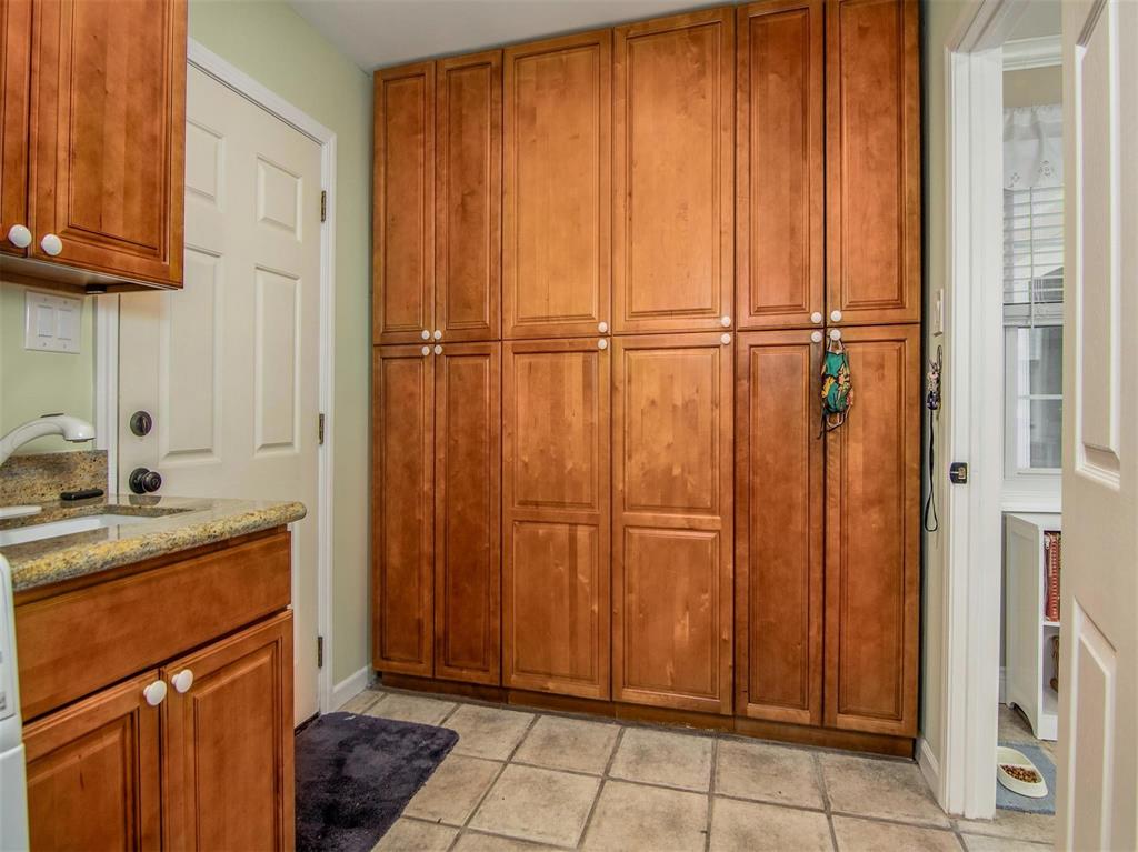 4 E Dansby Drive, Galveston, TX 77551