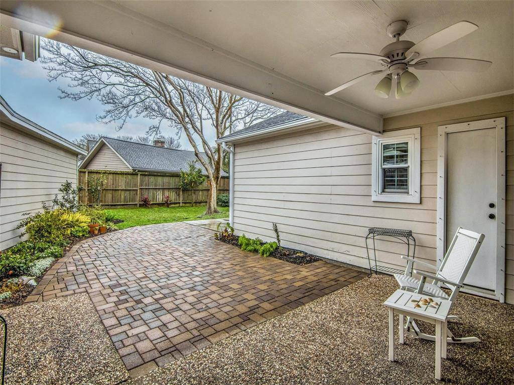 4 E Dansby Drive, Galveston, TX 77551