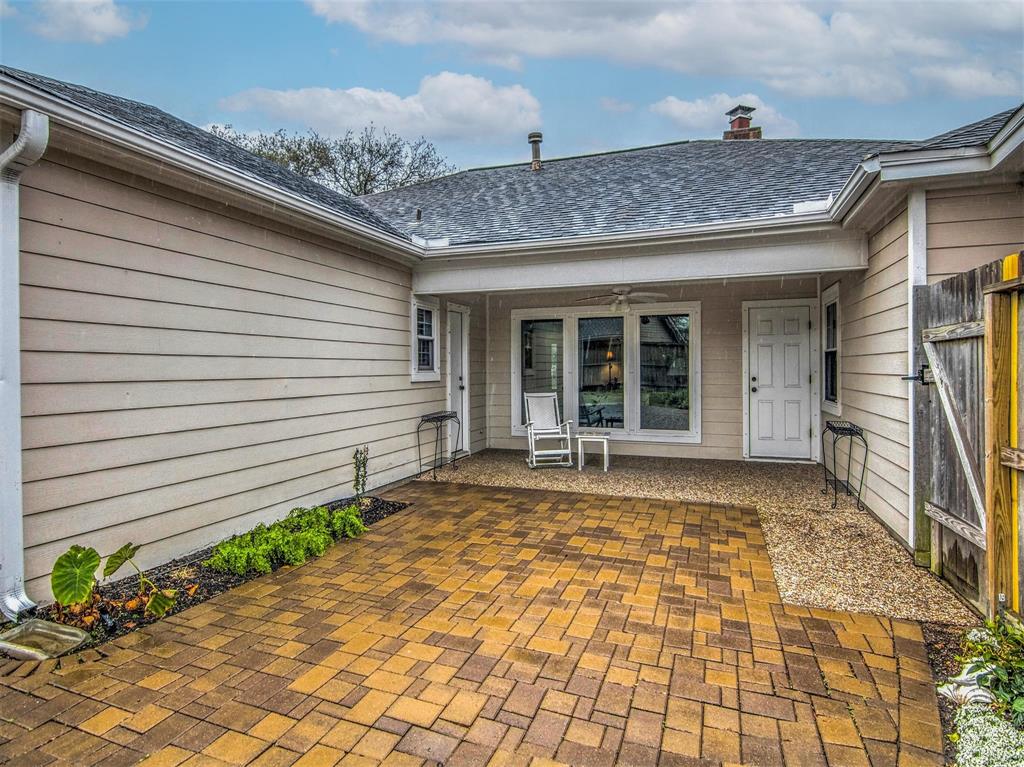 4 E Dansby Drive, Galveston, TX 77551