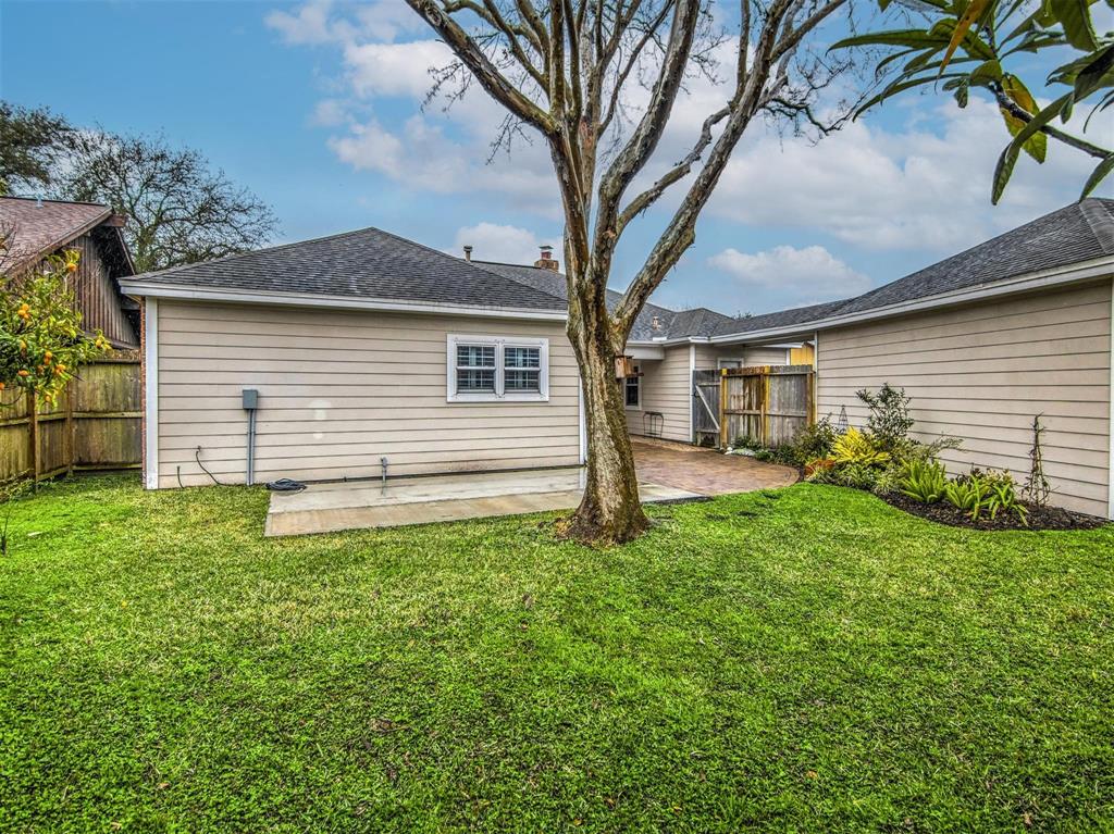 4 E Dansby Drive, Galveston, TX 77551