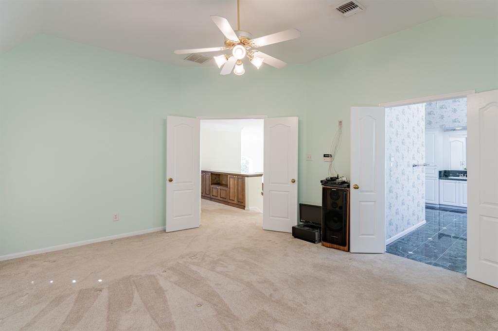 38 Larks Aire Place, The Woodlands, TX 77381