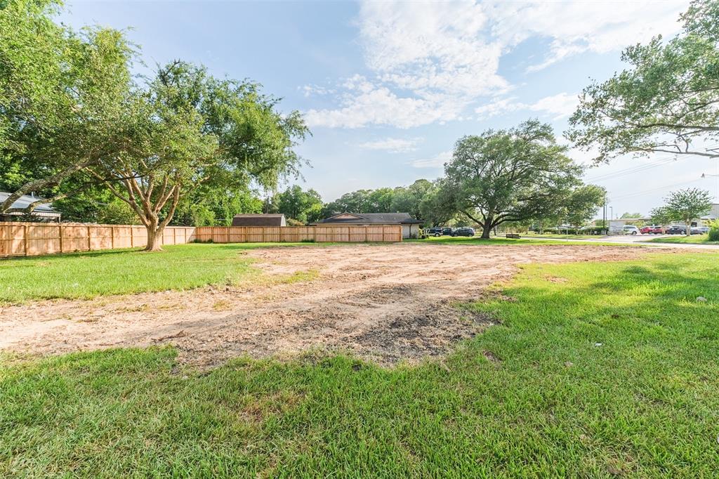 201 W Heritage Dr, Friendswood, TX 77546