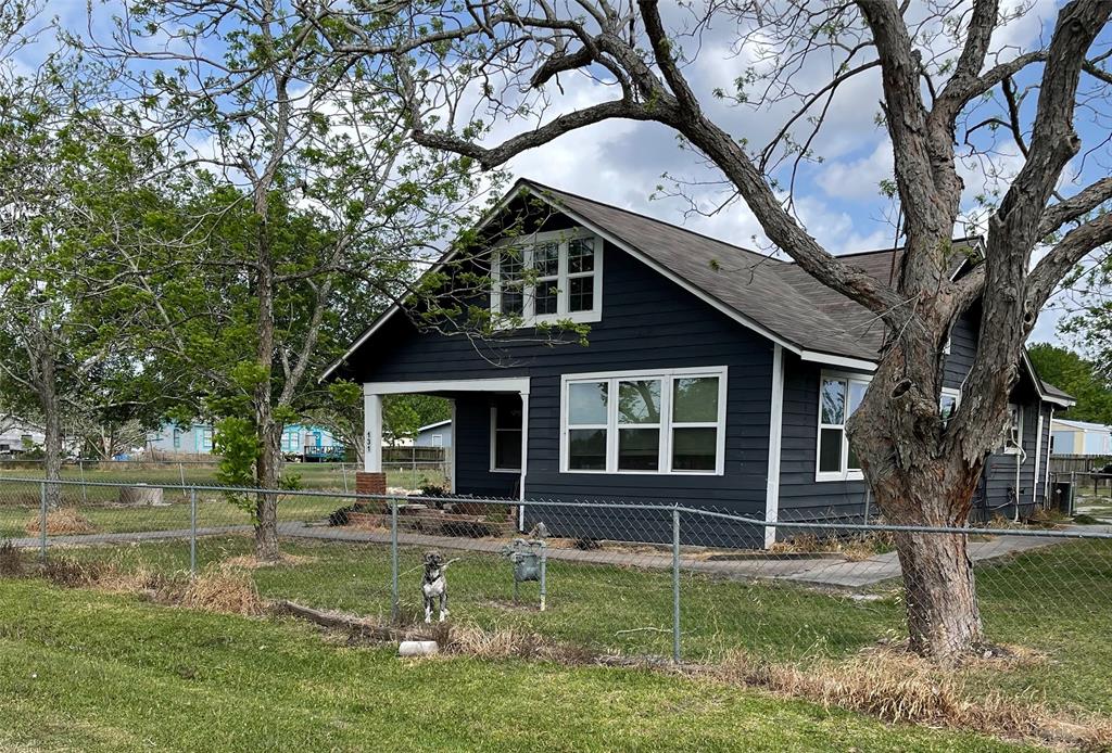 131 West Street, Placedo, TX 77977