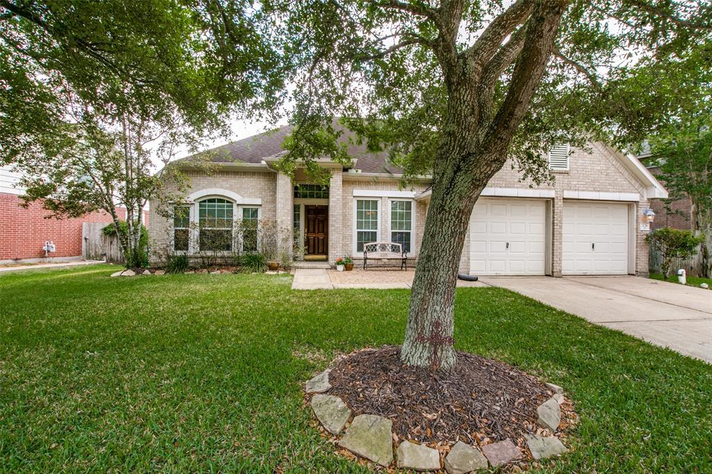 2136 Lakewind Lane, League City TX 77573