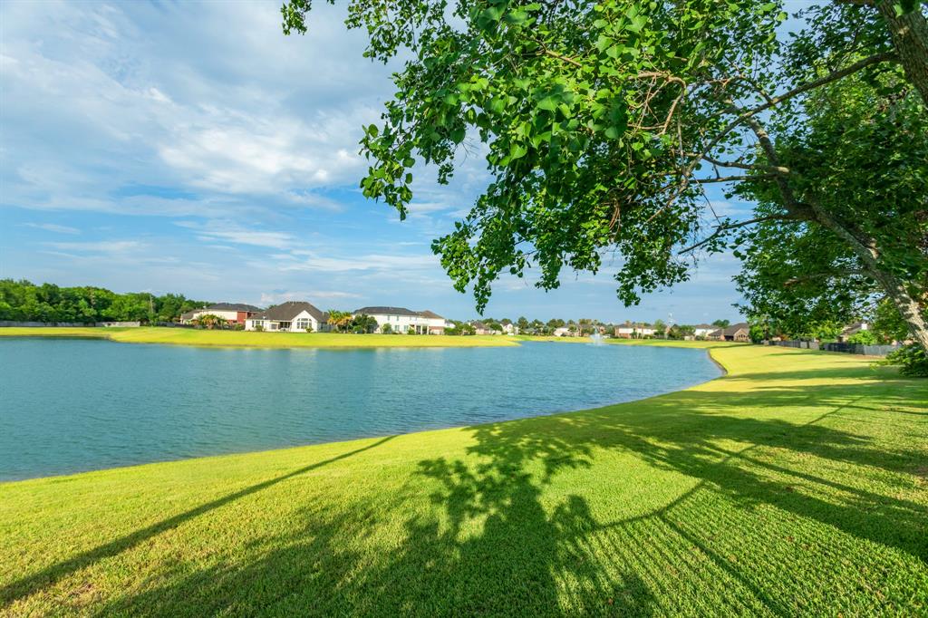 826 N Elder Grove Drive, Pearland, TX 77584