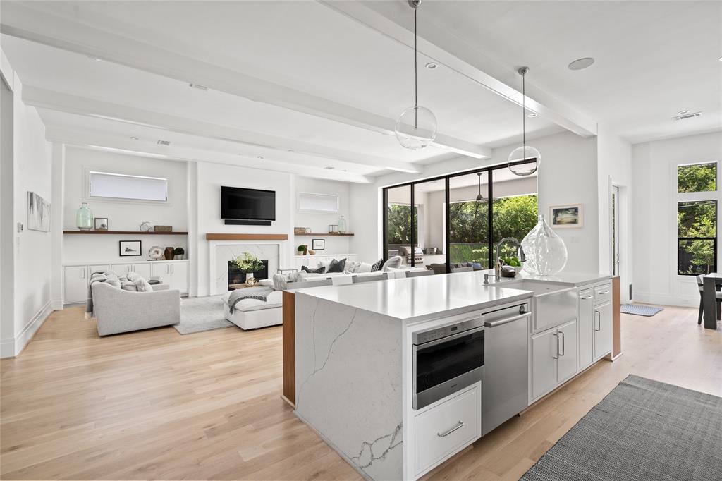 6628 Vanderbilt Street, West University Place, TX 77005