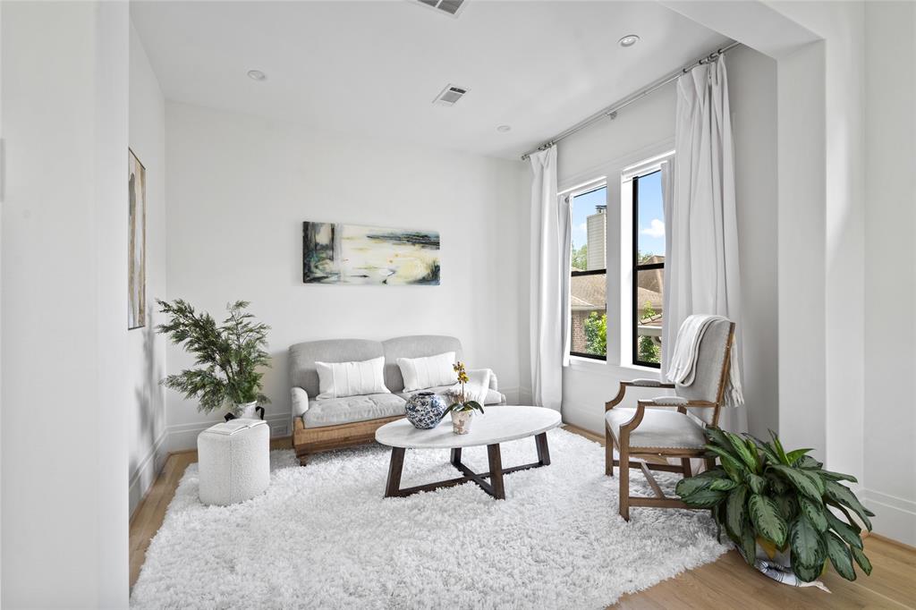 6628 Vanderbilt Street, West University Place, TX 77005