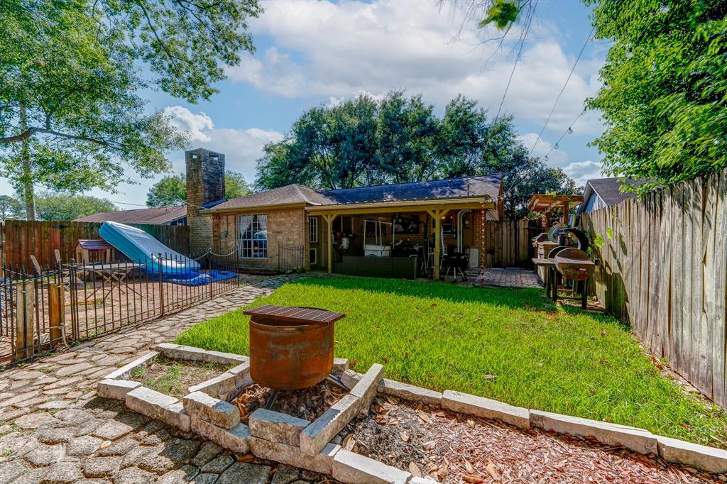 3223 Cedarmont Drive, La Porte, TX 77571